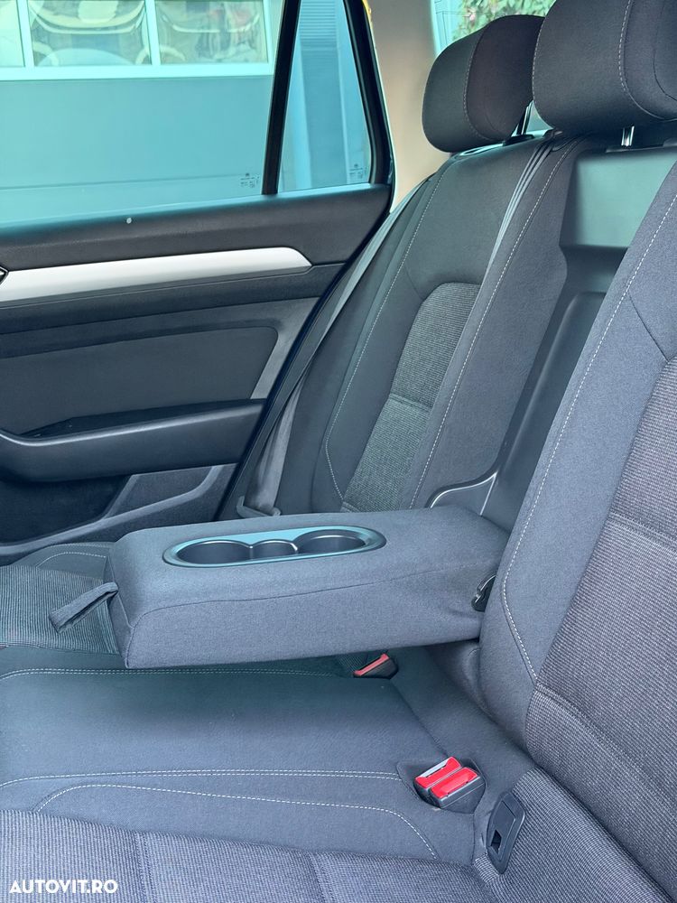 Volkswagen Passat 2.0 TDI SCR DSG Trendline - 30
