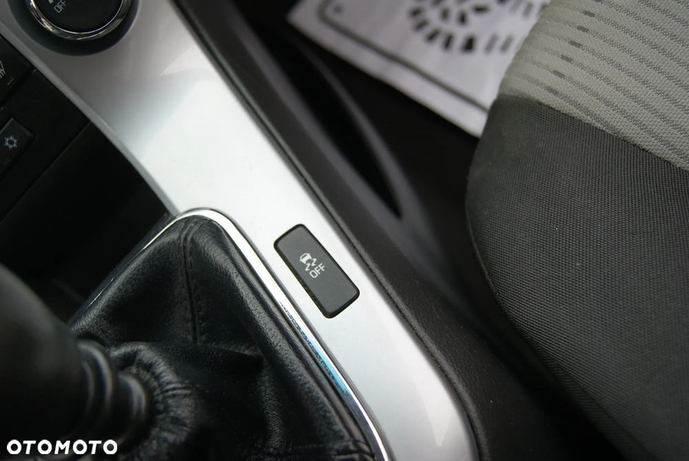 Chevrolet Cruze 1.6 LS - 26