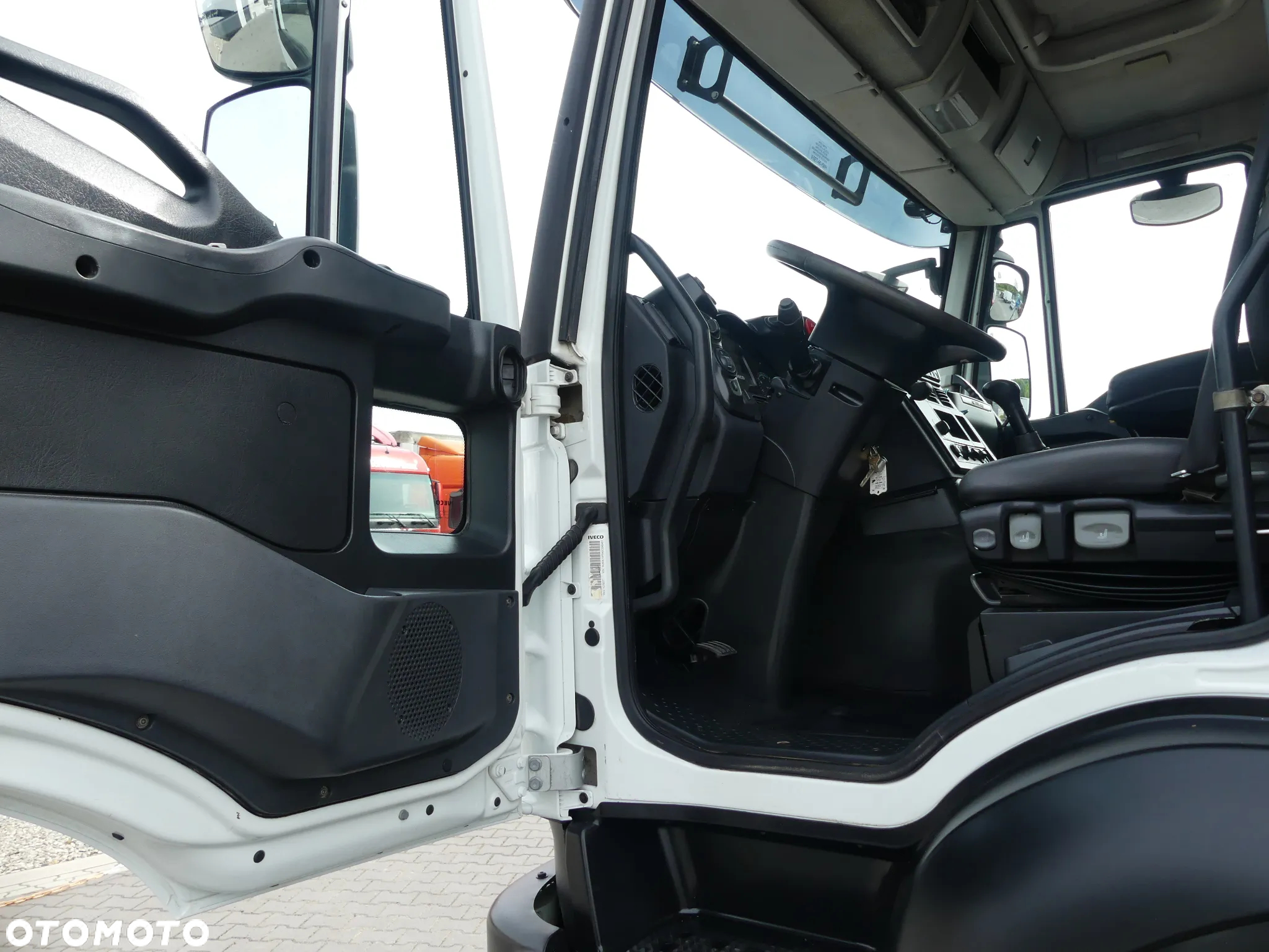 Iveco TRAKKER 360 / WYWROTKA + HDS PALFINGER PK13001 SKŁADANY W Z - 23