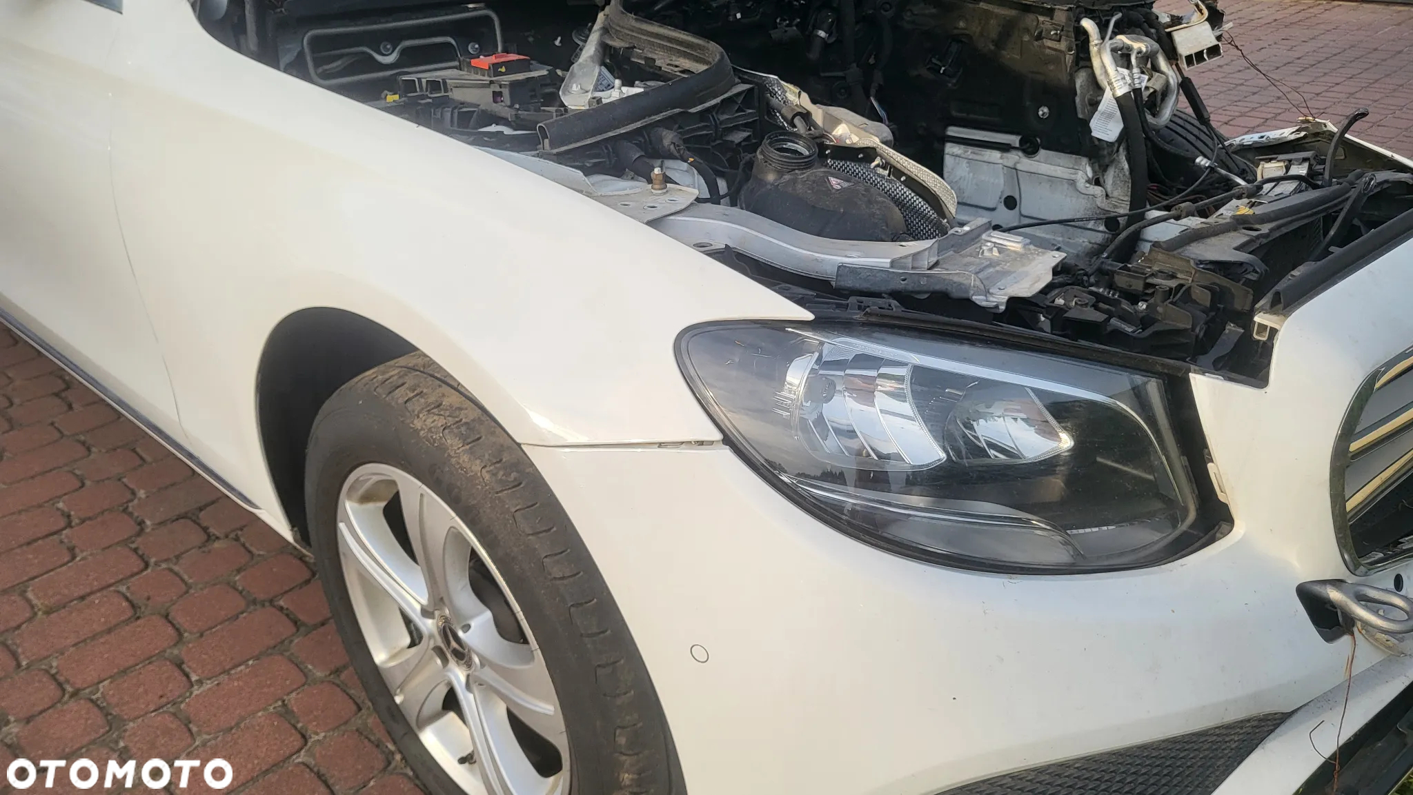 Mercedes-Benz Klasa E 220 d 4Matic T 9G-TRONIC - 4