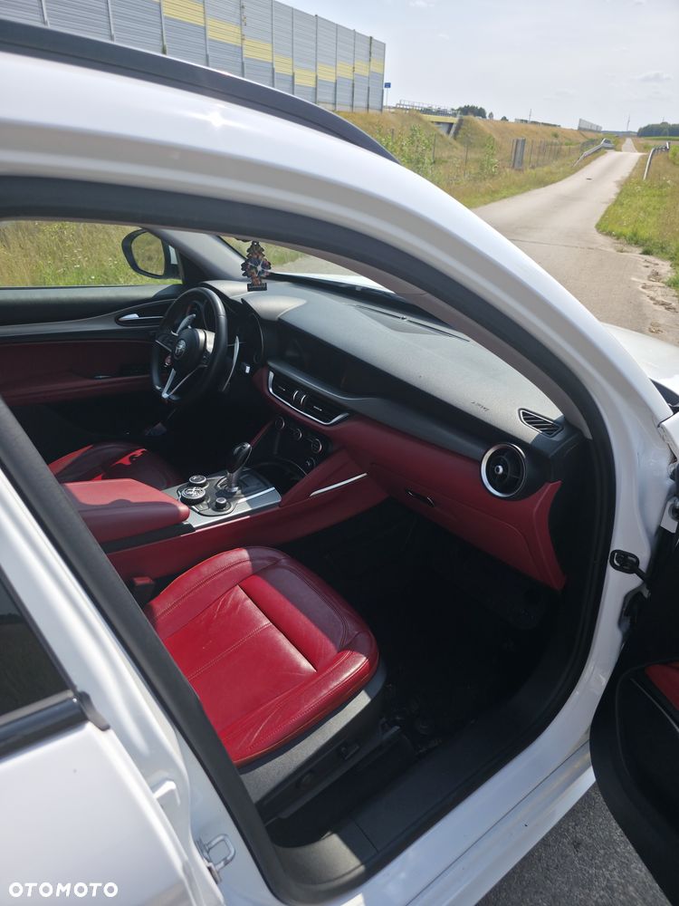 Alfa Romeo Stelvio - 8