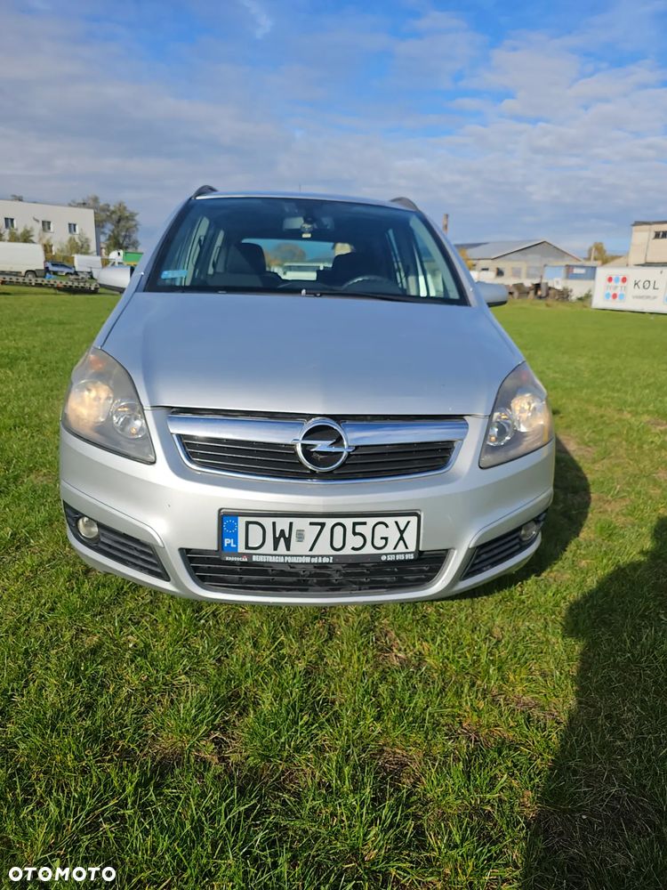 Opel Zafira 1.9 CDTI Essentia - 2