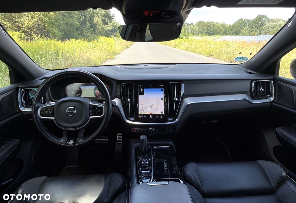 Volvo V60 T8 AWD Twin Engine Geartronic R-Design - 32