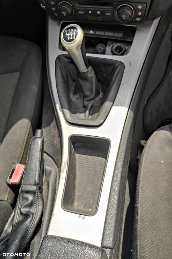 DEKORY Z BOCZKÓW DESKI LEWARKA KRATKI BMW E90 E91 PRZEDLIFT WERSJA EU - 9