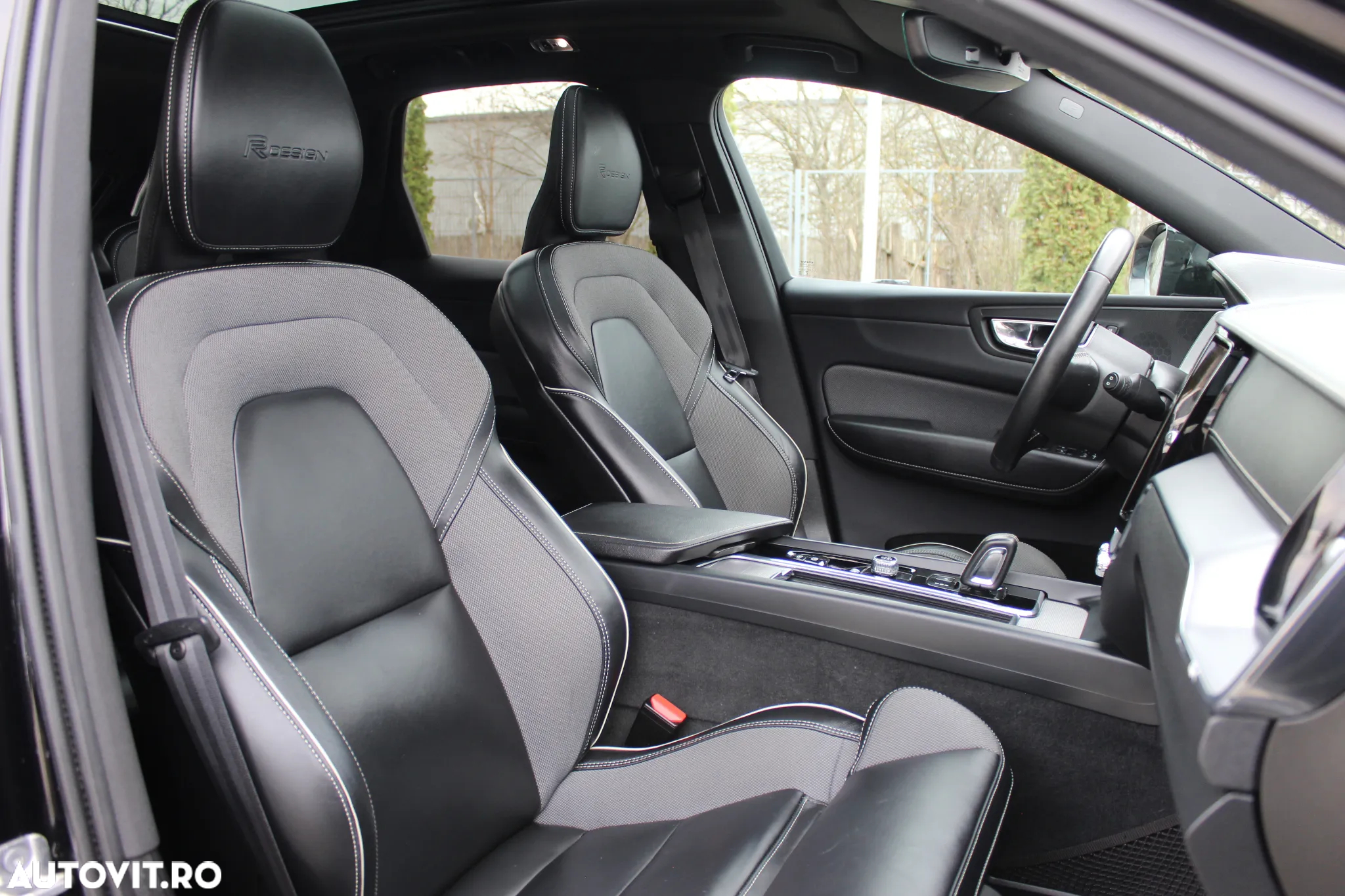 Volvo XC 60 T8 Twin Engine AWD Geartronic RDesign - 11