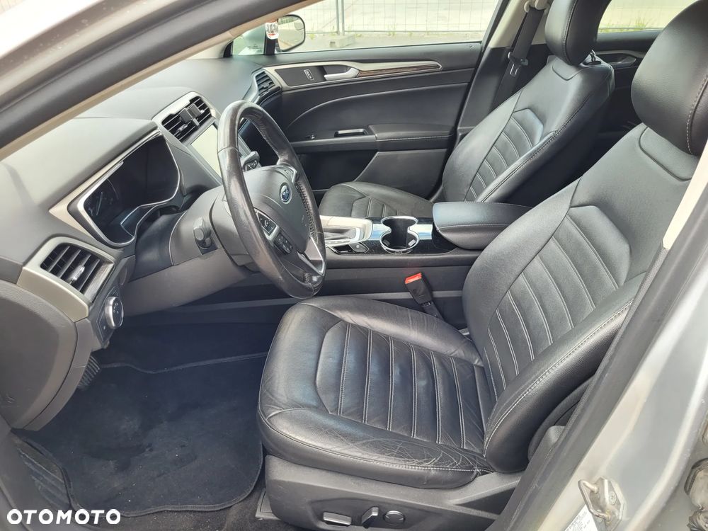 Ford Fusion - 13