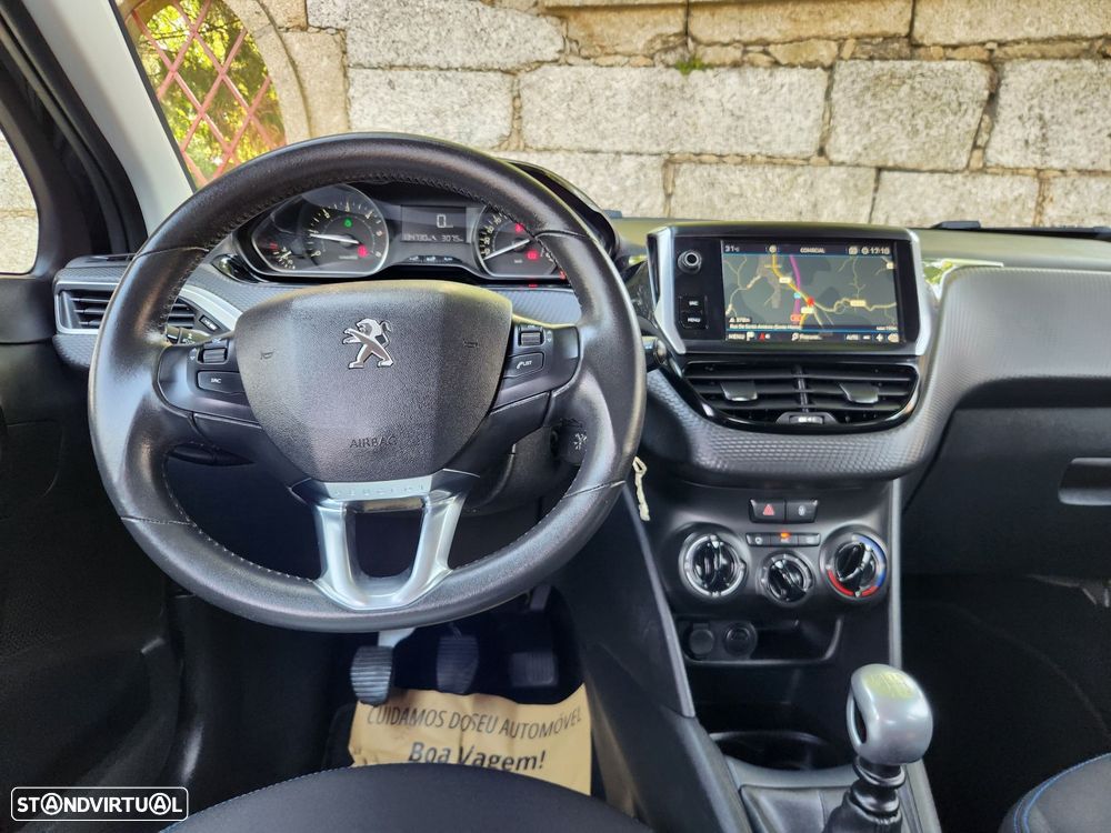 Peugeot 208 1.5 BlueHDi Signature - 21
