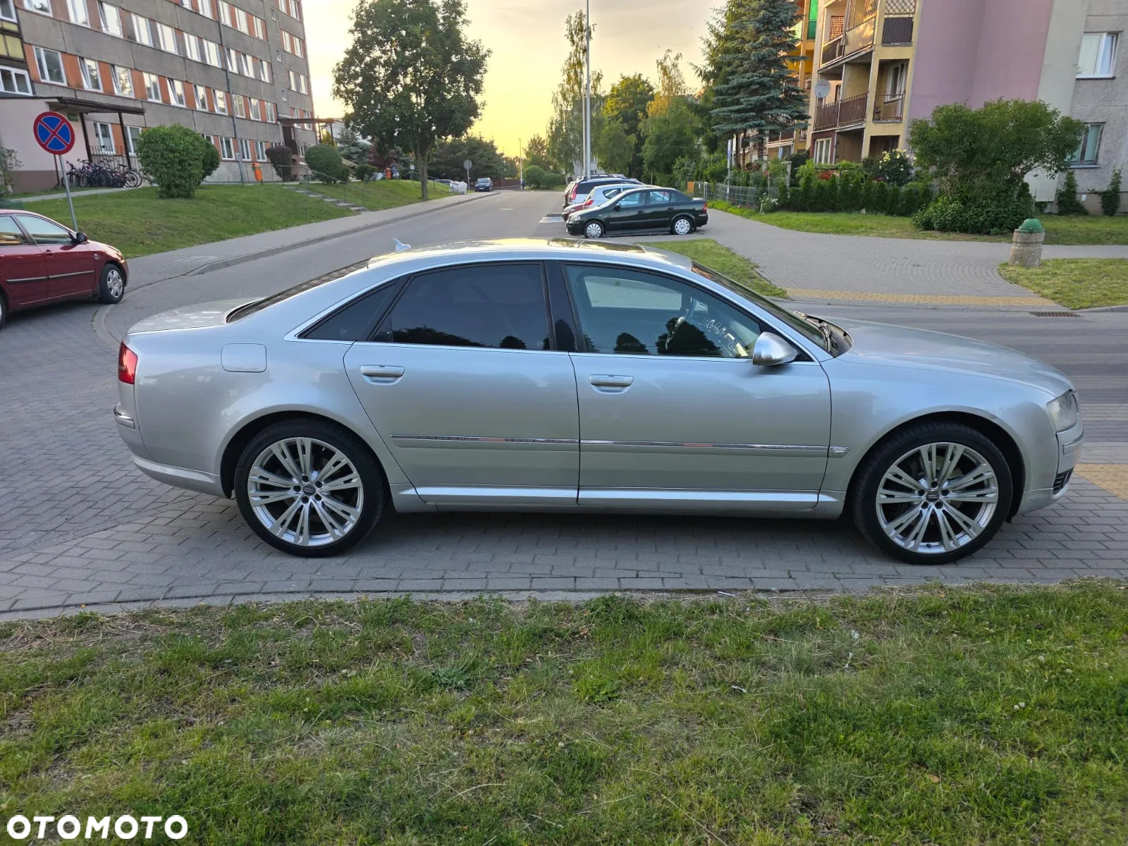 Audi A8 4.2 Quattro - 6