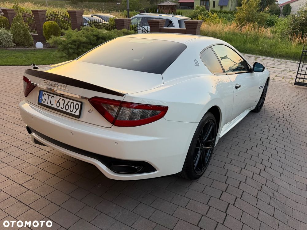 Maserati GranTurismo S Automat - 21