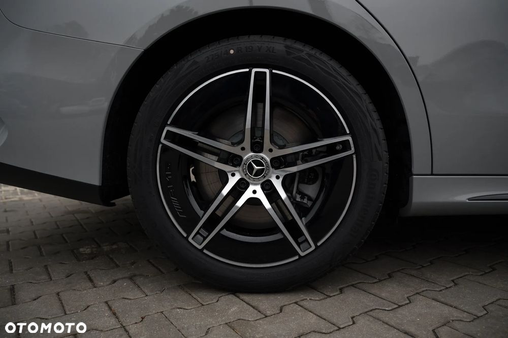 Mercedes-Benz Klasa E 300 de 4-Matic AMG - 21