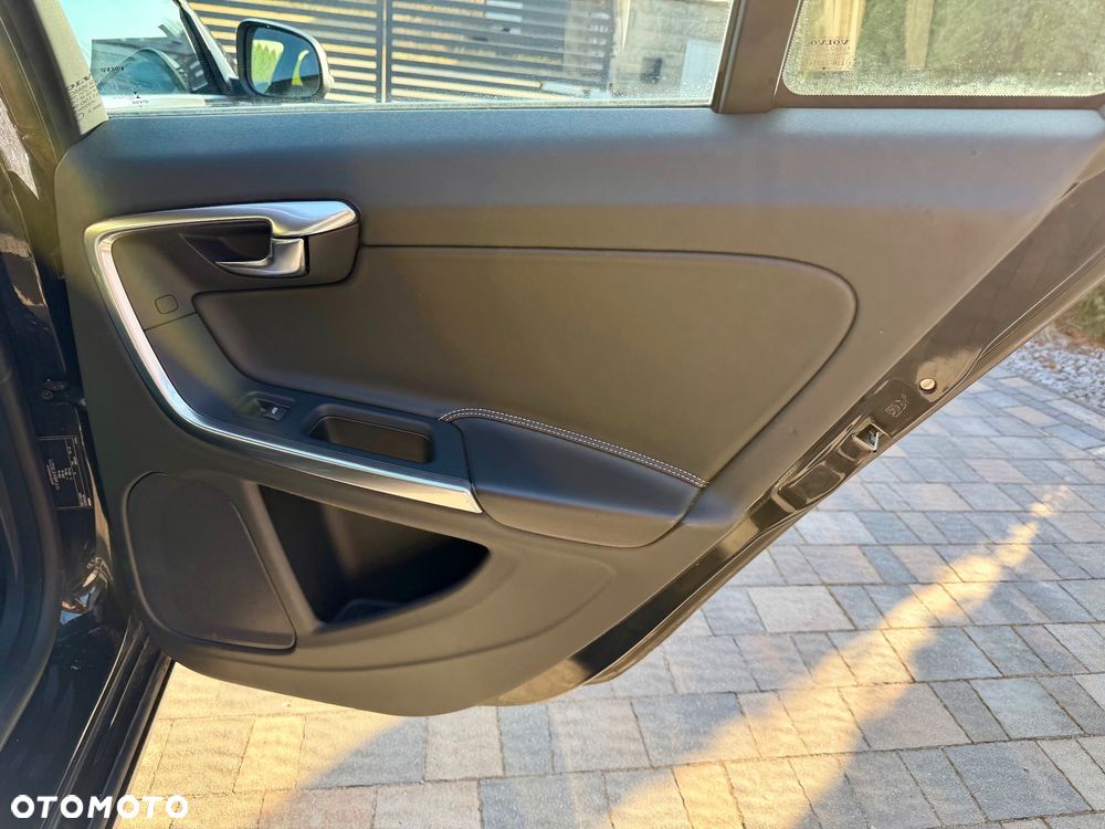 Volvo V60 D4 Business Edition - 24