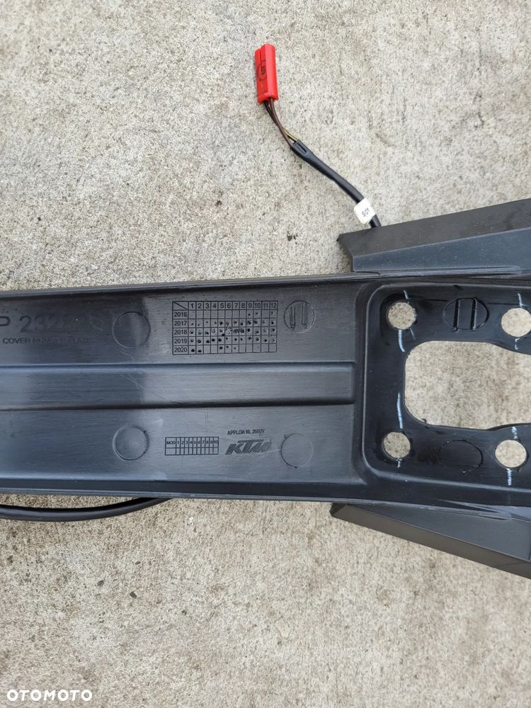 Ogon, mocowanie kierunkowskazów tył, podświetlenie tablicy rejestracyjnej KTM 125 Duke 17- - 10