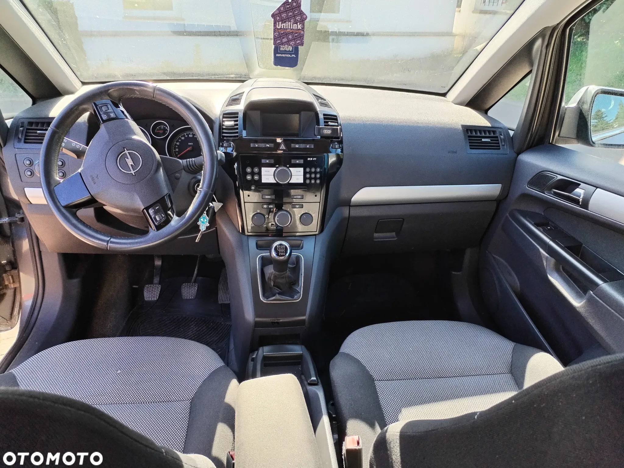 Opel Zafira - 10