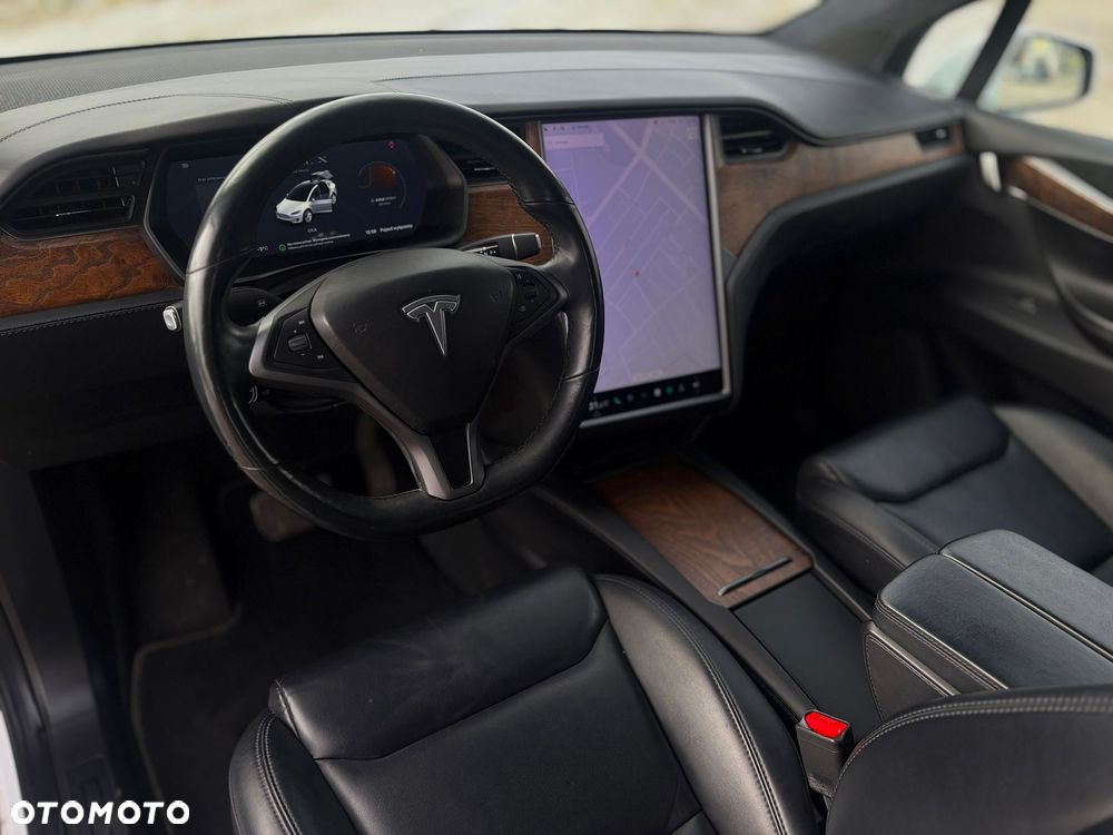 Tesla Model X - 24