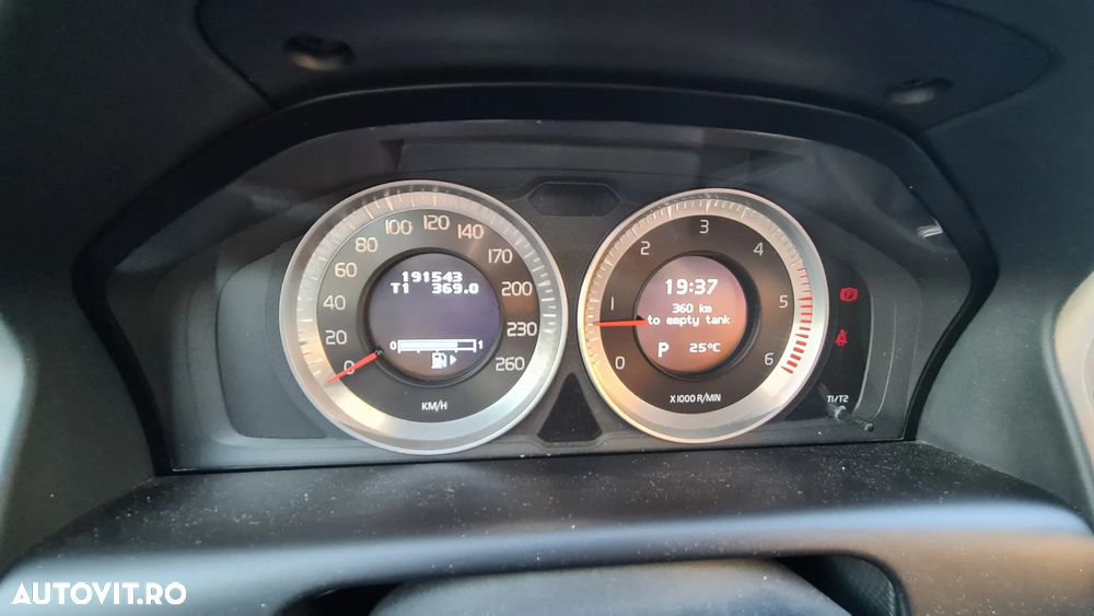 Volvo XC 60 D5AWD Ocean Race - 23