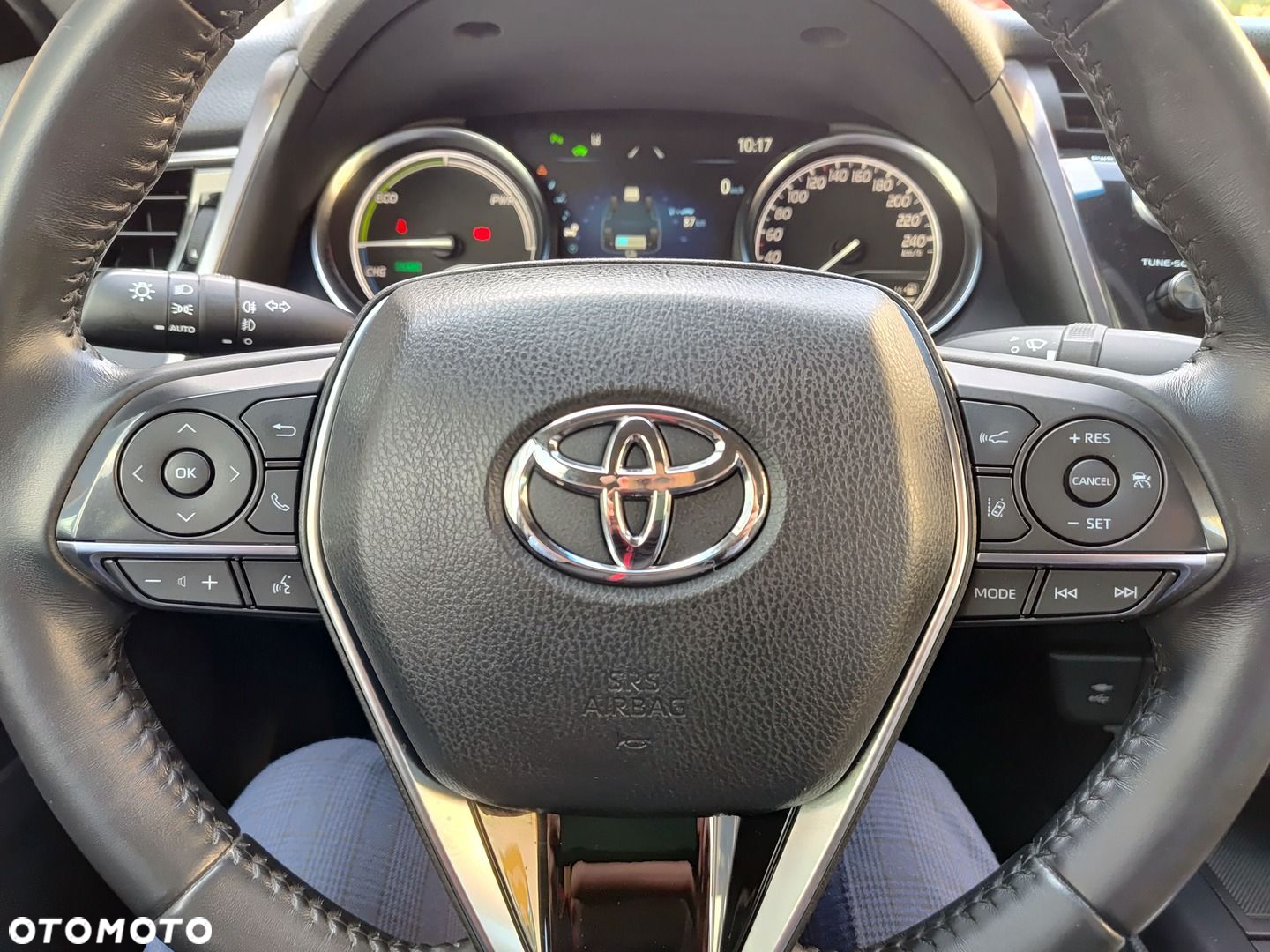 Toyota Camry - 17
