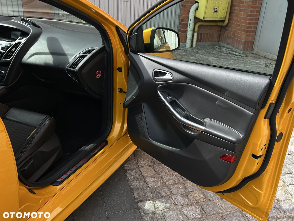 Ford Focus 2.0 EcoBoost ST mit Leder-Sport-Paket - 17