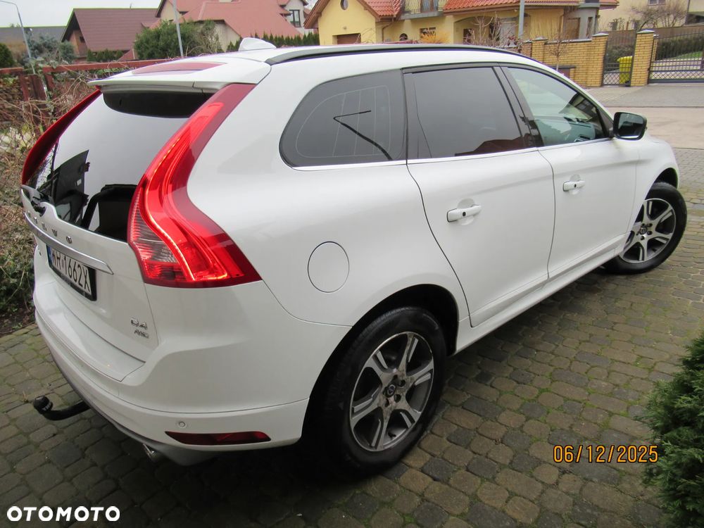 Volvo XC 60 D4 AWD R-Design Momentum - 2