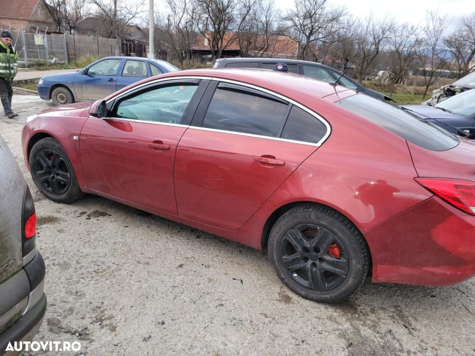 dezmembrez opel insignia - 3