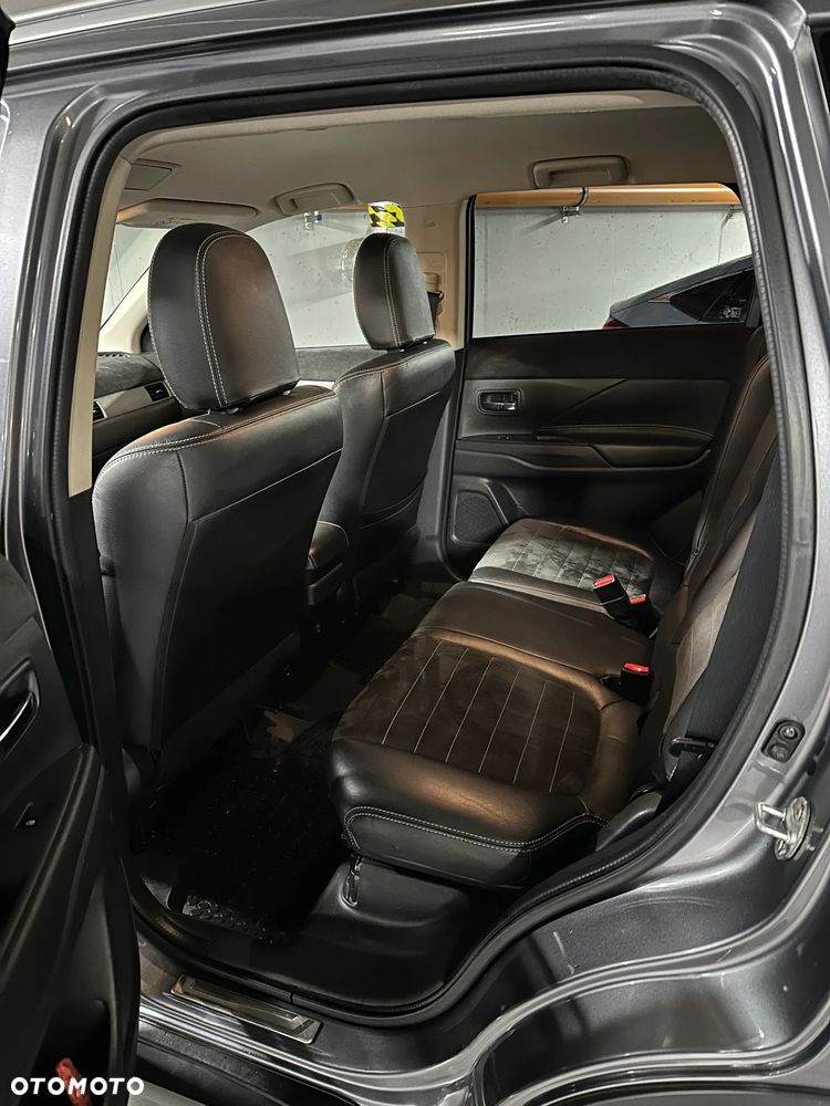 Mitsubishi Outlander - 3