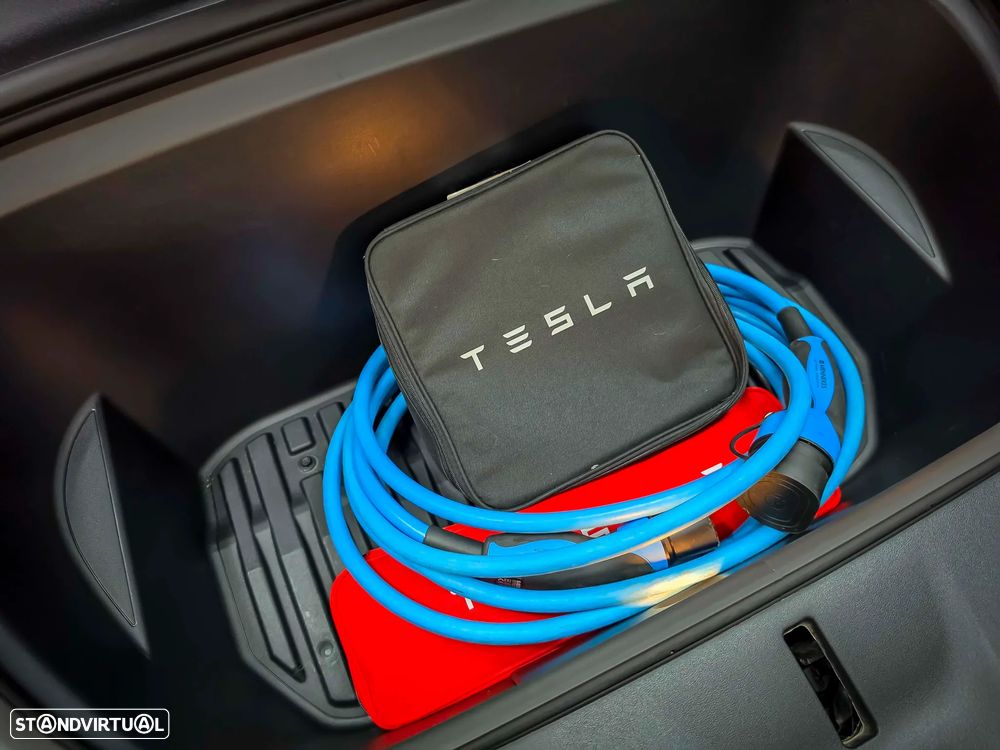 Tesla Model Y - 38