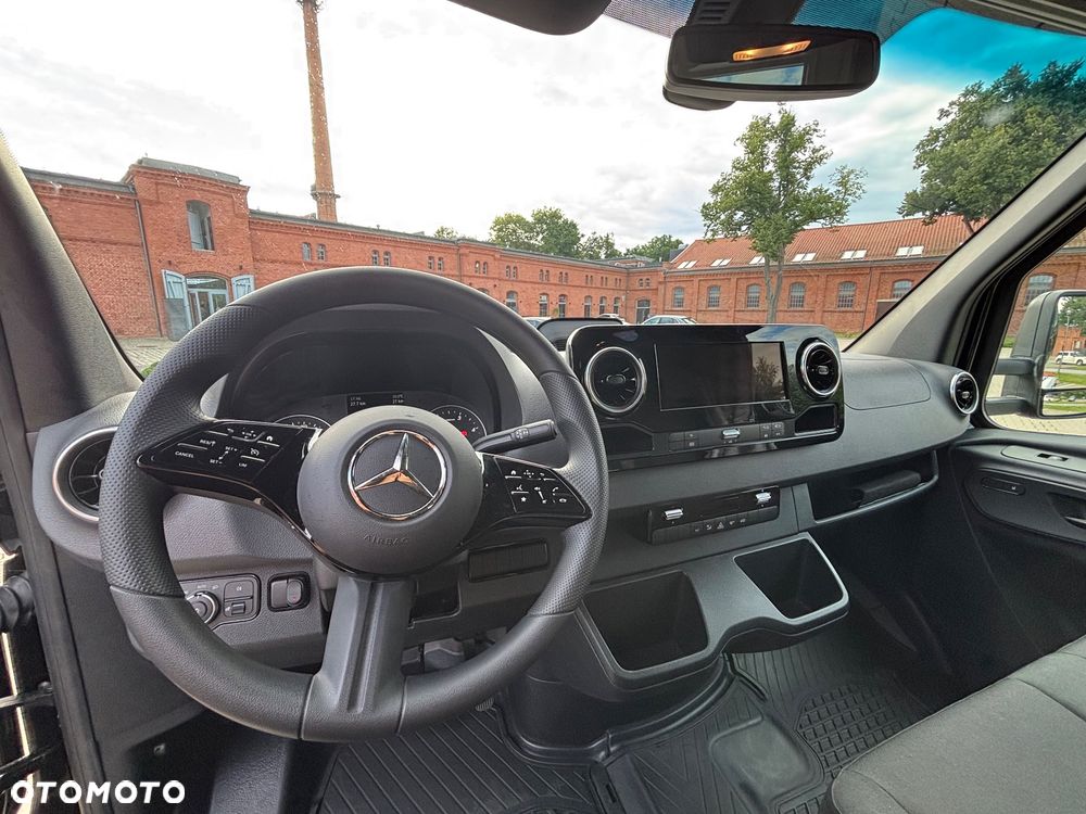 Mercedes-Benz Sprinter - 13