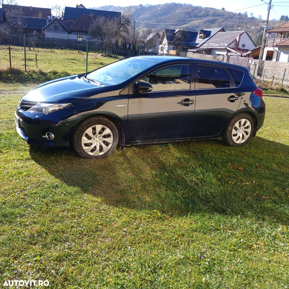 Toyota Auris 1.8 L VVT-i Luna - 3