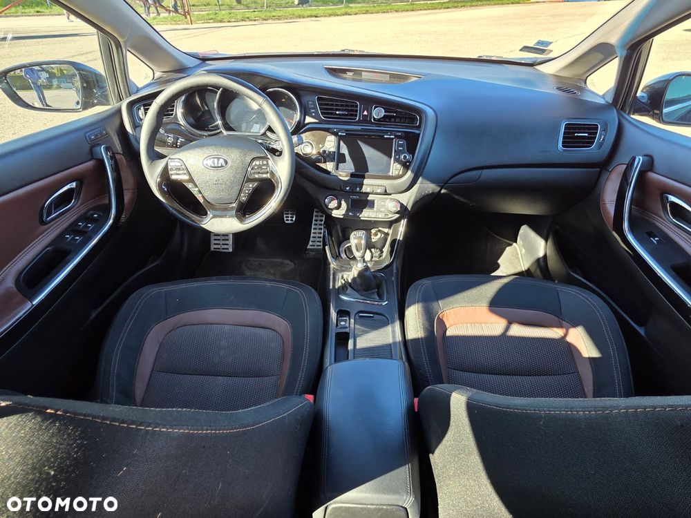 Kia Ceed 1.6 CRDi 128 Platinum Edition - 28