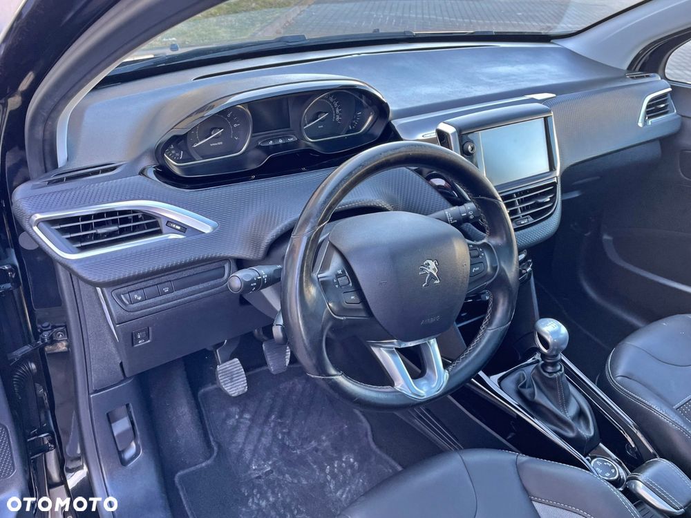 Peugeot 2008 PureTech 130 GPF Black Edition - 17