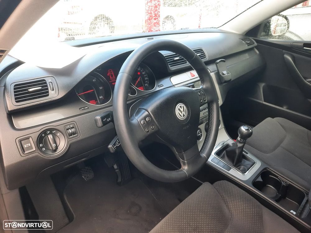 VW Passat Variant 2.0 TDI Confortline - 18