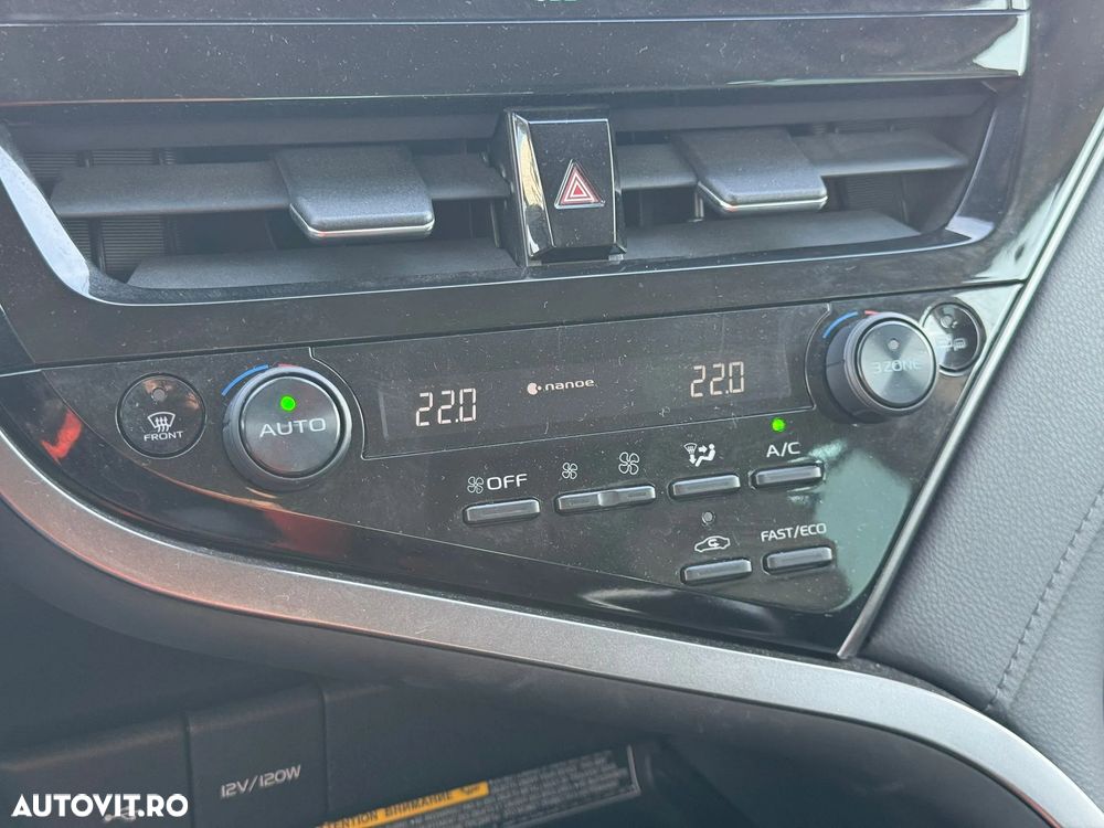 Toyota Camry Luxury - 15