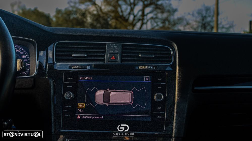 VW Golf Variant 2.0 TDi R-Line - 34