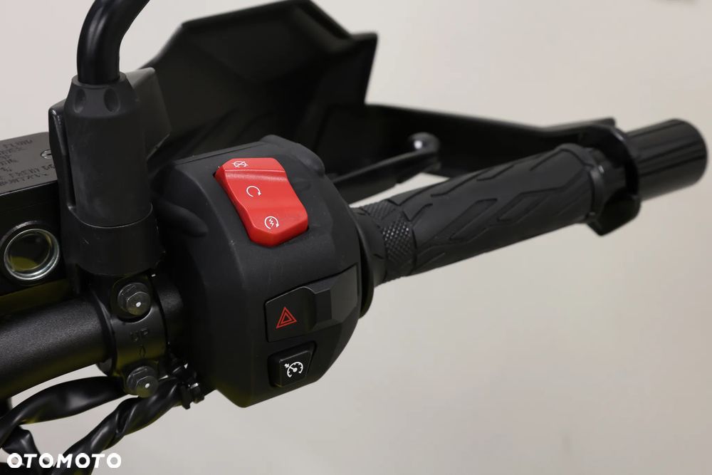Suzuki DL - 20