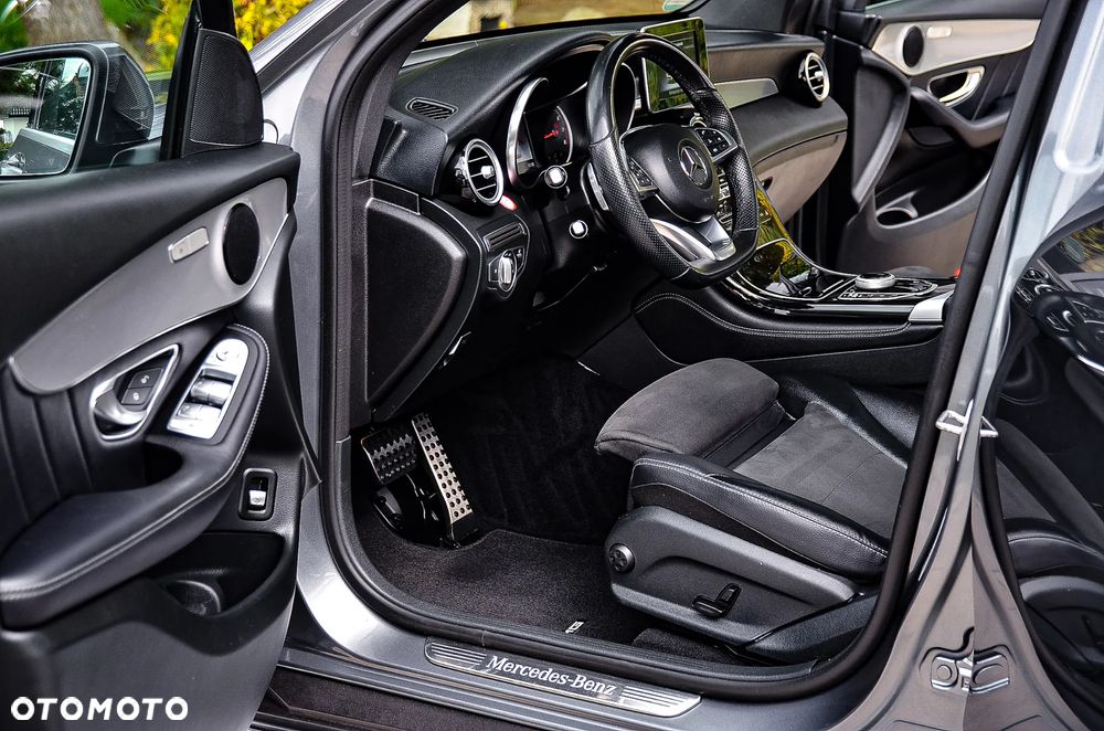 Mercedes-Benz GLC 250 4Matic 9G-TRONIC AMG Line - 26