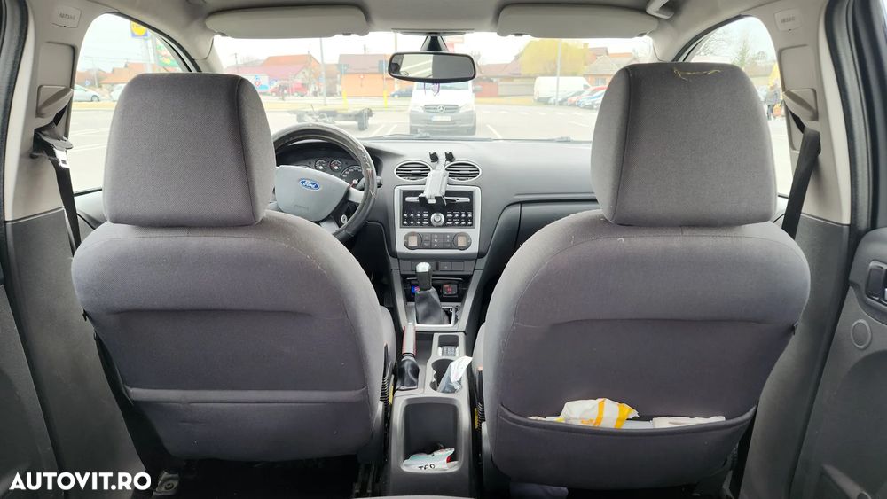 Ford Focus 1.6i Comfort - 8