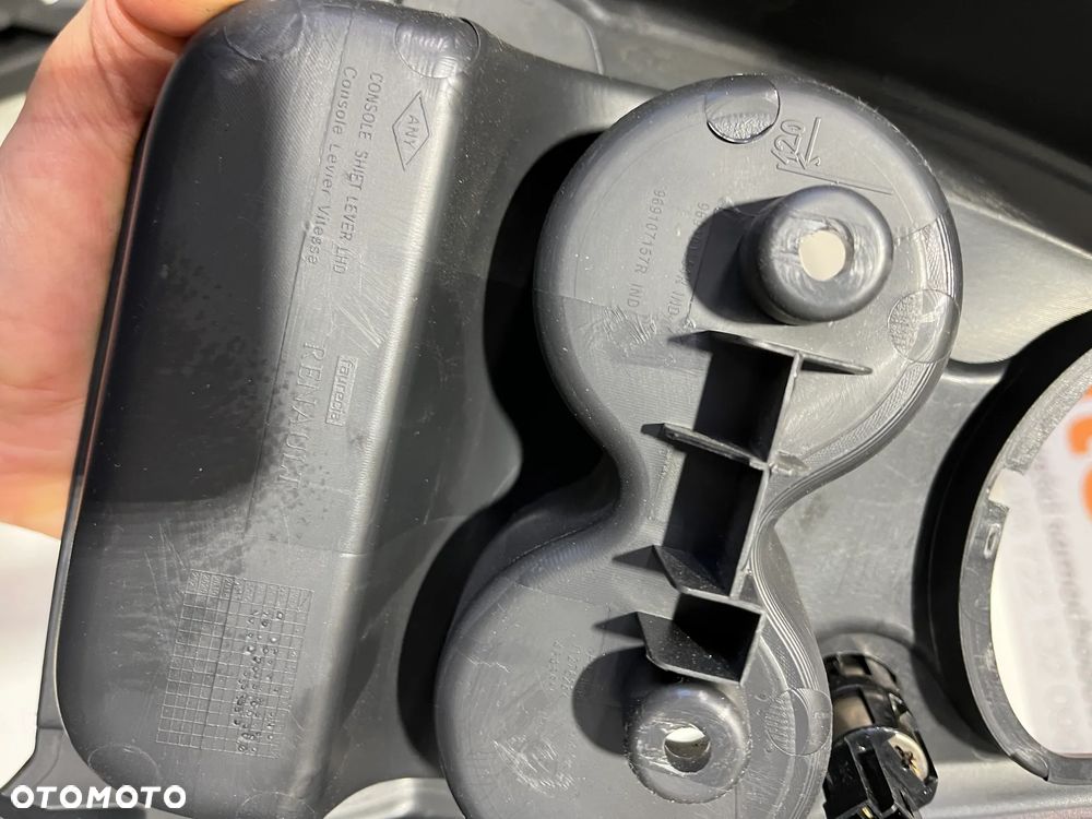 WYPOSAŻENIE WNĘTRZ PODSUFITKA DACIA LOGAN II 2015rok - 13