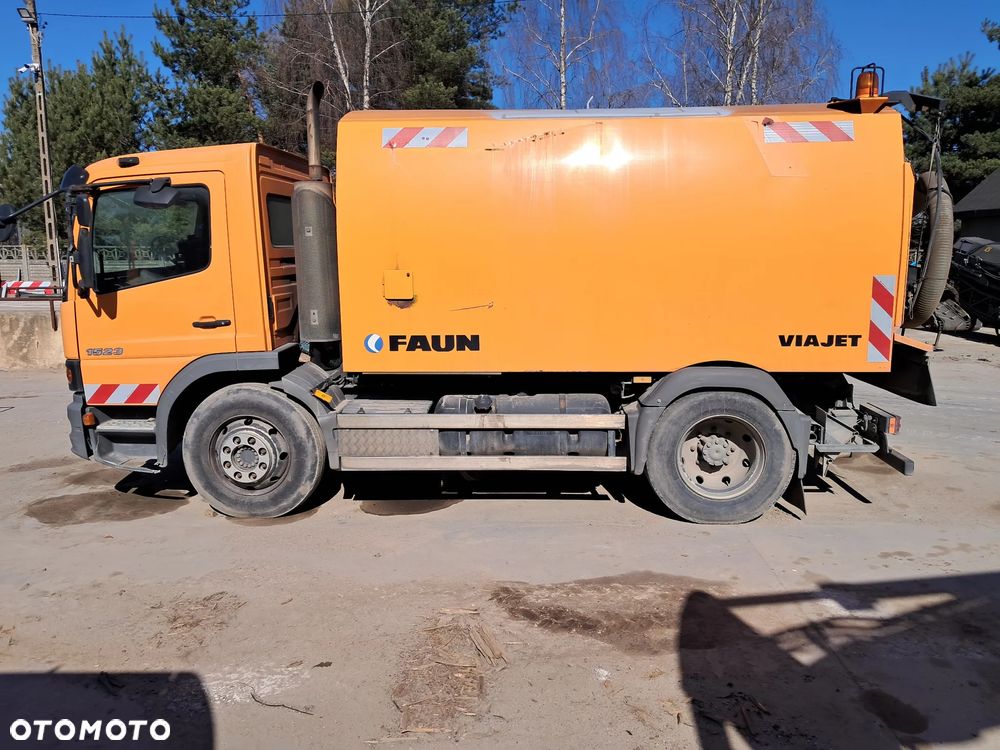 Mercedes-Benz 1523