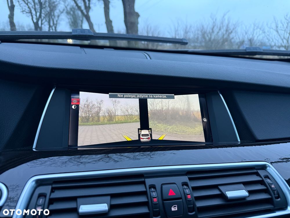 BMW Seria 5 550i Sport-Aut Modern Line - 11