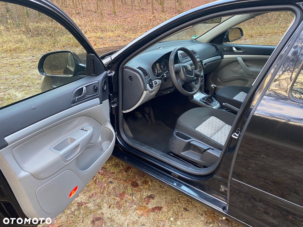 Skoda Octavia 1.6 TDI DPF Ambiente - 29