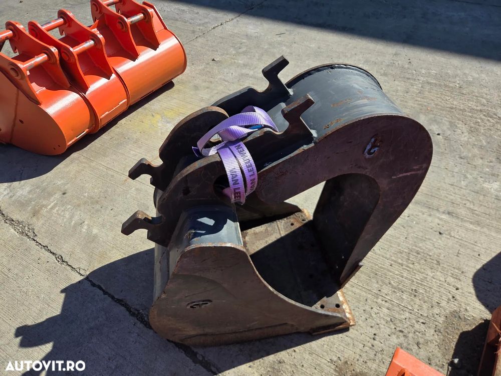 Hitachi ZX26U-6, 2024, 939 ore, Masa operationala 2,74tone, CUPLA RAPIDA mecanica+cupa ingusta+cupa lata+cupa taluz neinclinabila, LAMA NIVELARE, inst picon pe brate, fara aer conditionat, latime 1,2m, ridica 1,6 tone, JAPONIA, leasing-PROMOTIE 31.900Eur+Tva - 36
