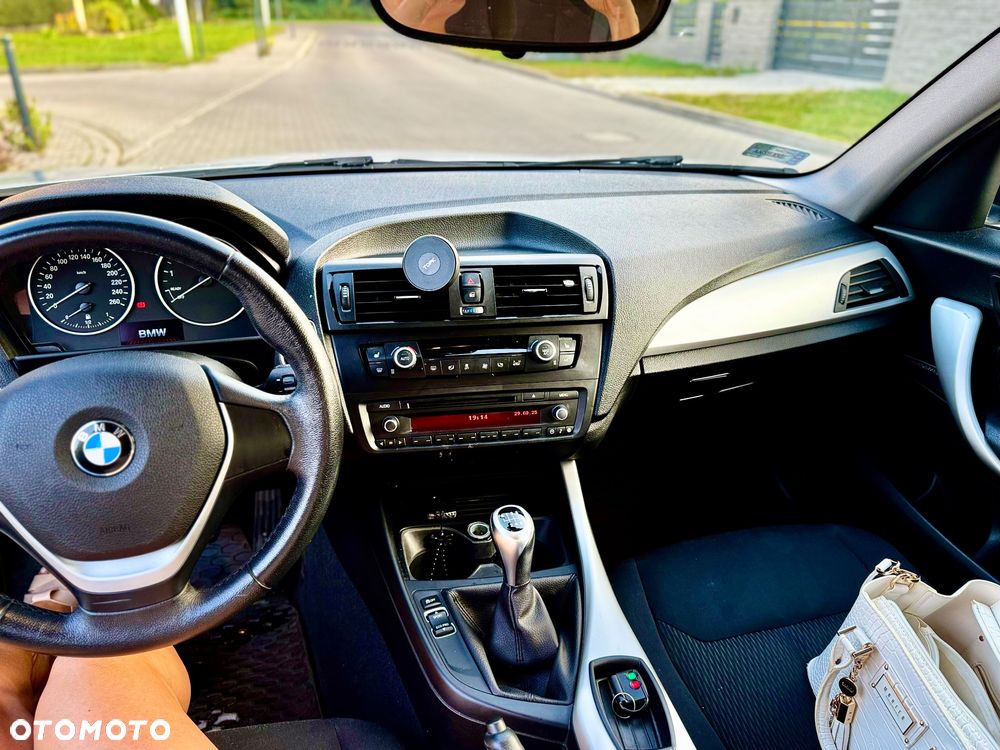BMW Seria 1 114i - 4