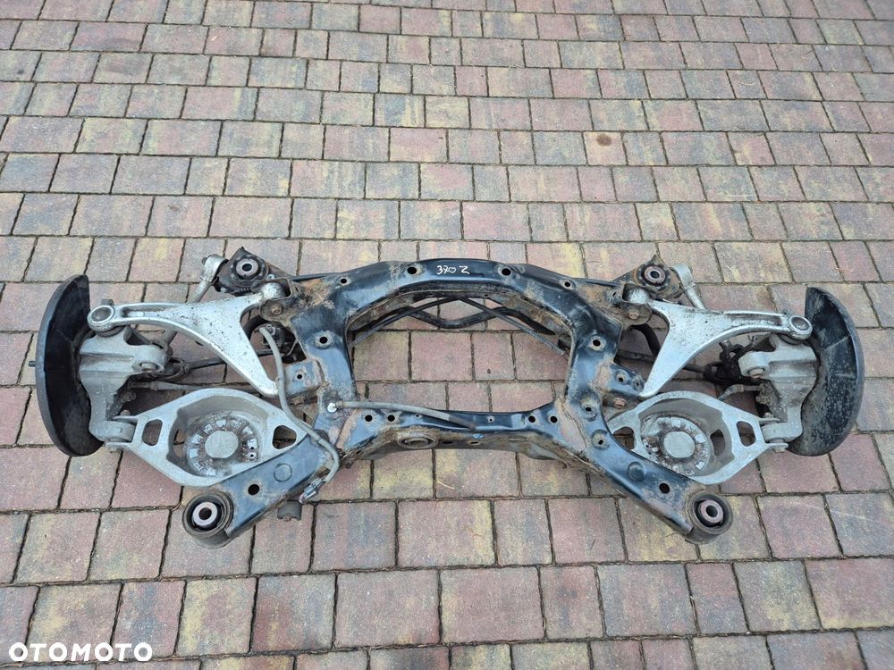 belka zawieszenia tyl nissan 370z