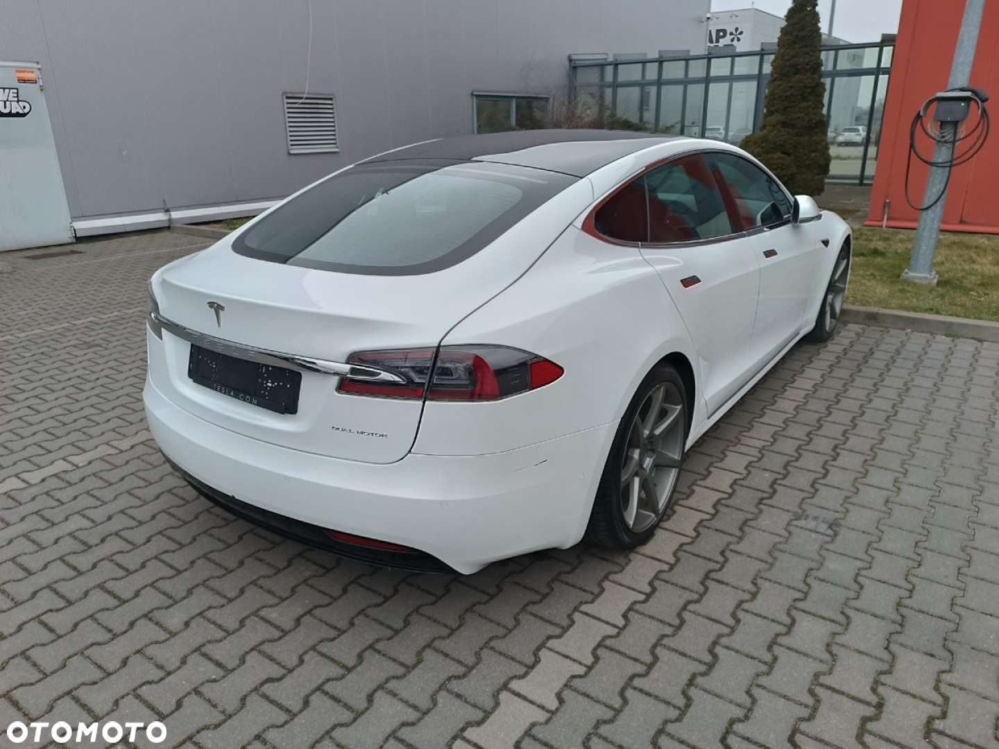 Tesla Model S - 13