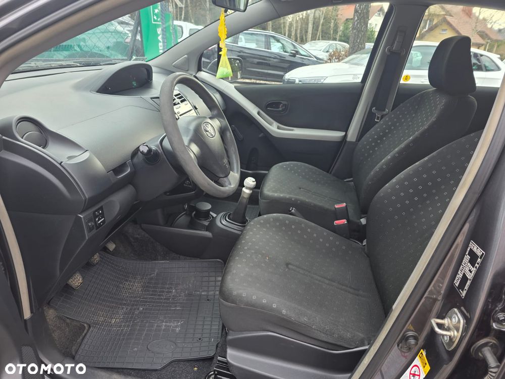 Toyota Yaris 1.3 Terra - 13