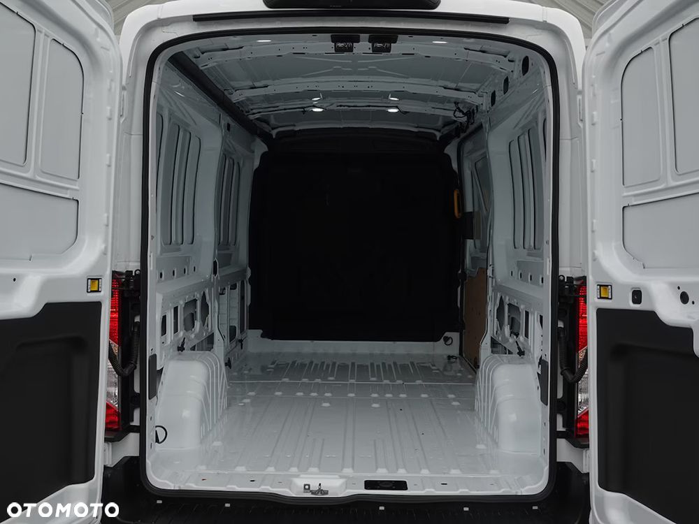 Ford TRANSIT 2.0 ECOBLUE 130KM LDT 6.2 M6 FWD VAN TREND 350 L3 - 8