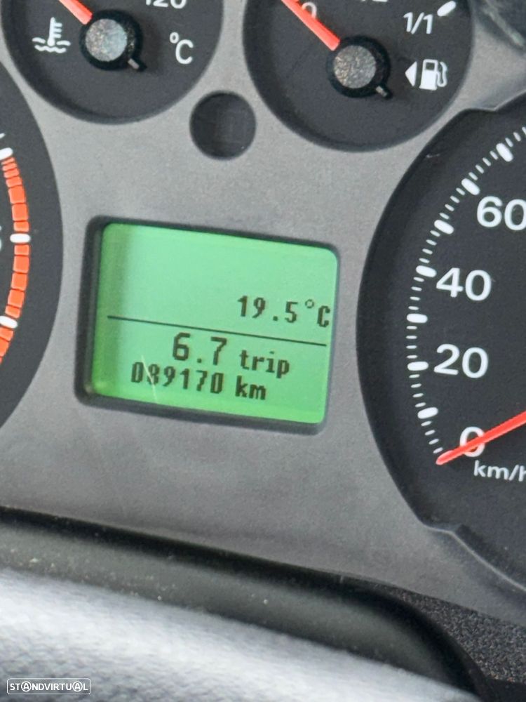 Ford Trigano Genesis 33 M08 - 18