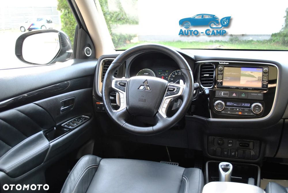 Mitsubishi Outlander Instyle NAVI + - 29