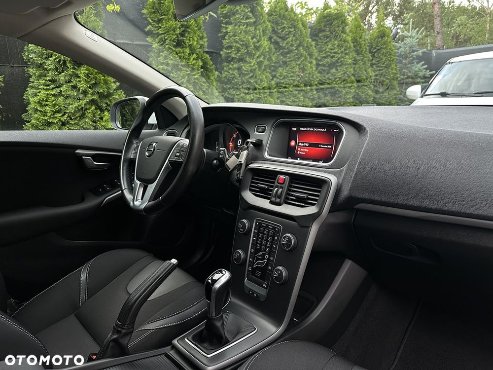 Volvo V40 D2 Momentum - 25