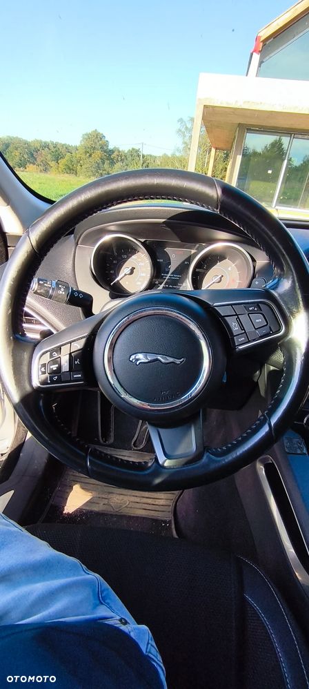 Jaguar F-Pace 2.0 i4D RWD Pure - 12