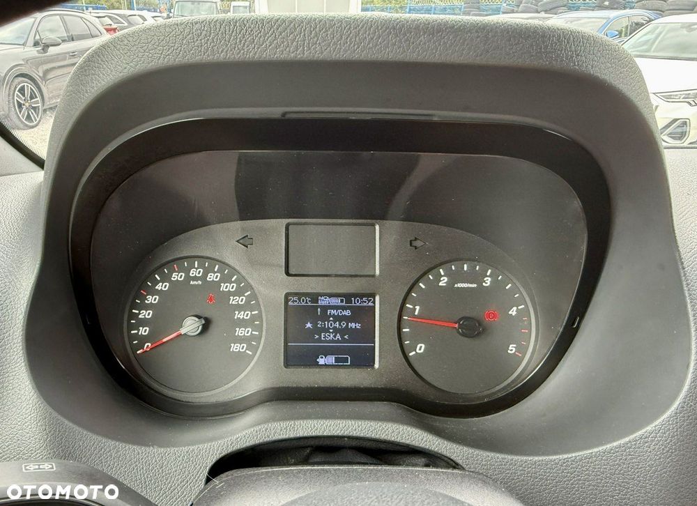 Mercedes-Benz Sprinter - 24